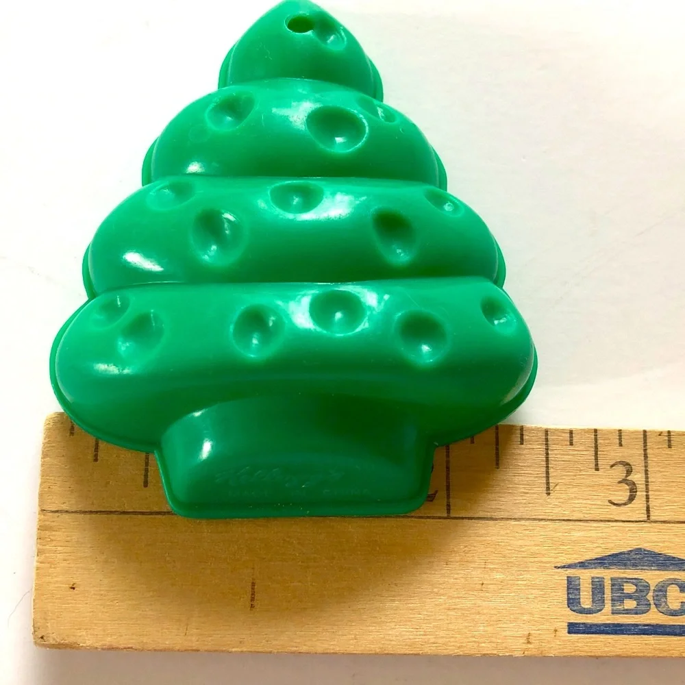 Vintage Kellogg's Rice Krispie 3D Treat Mold - Christmas Tree Green set of 2